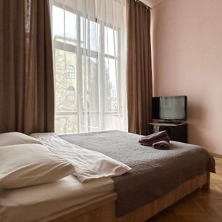 Romantic Apartments - Оn Valova Street Lviv Eksteriør billede