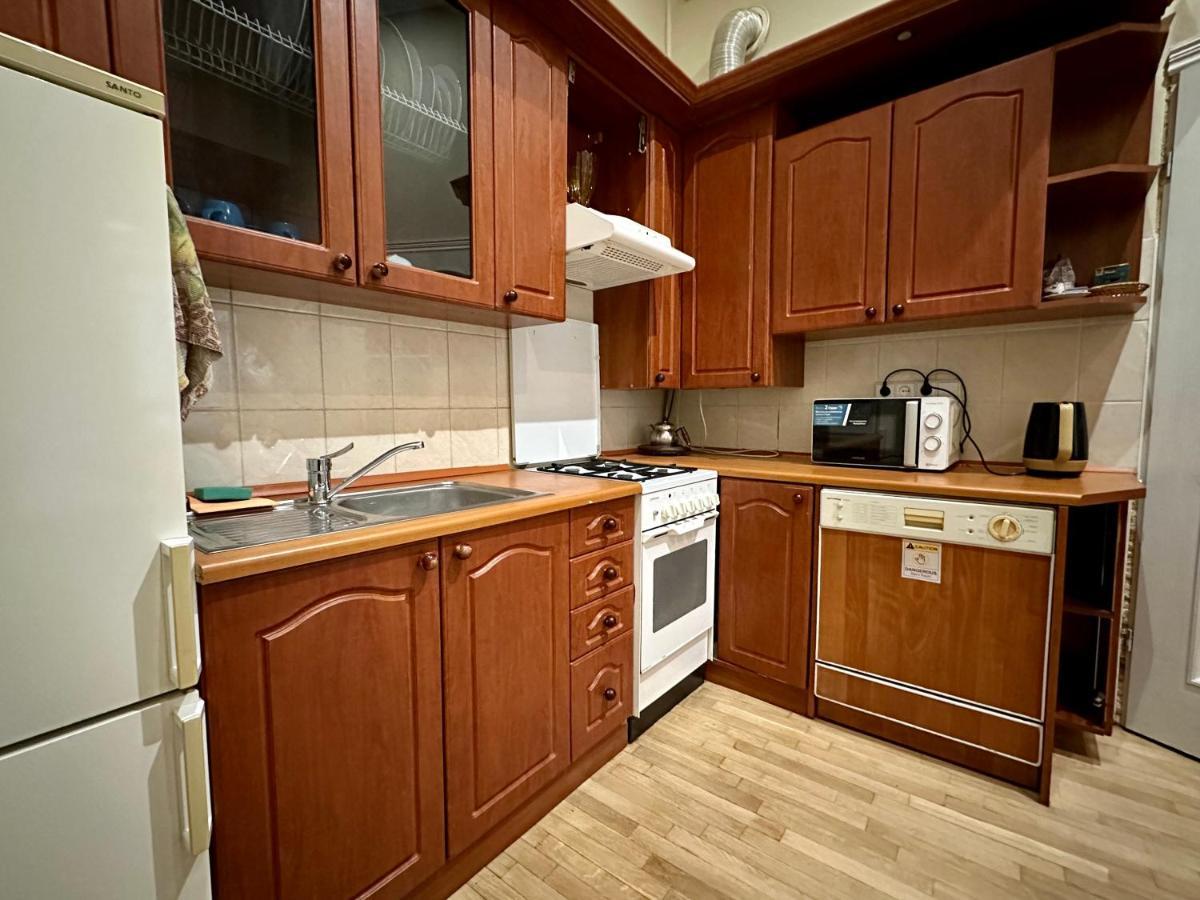 Romantic Apartments - Оn Valova Street Lviv Eksteriør billede