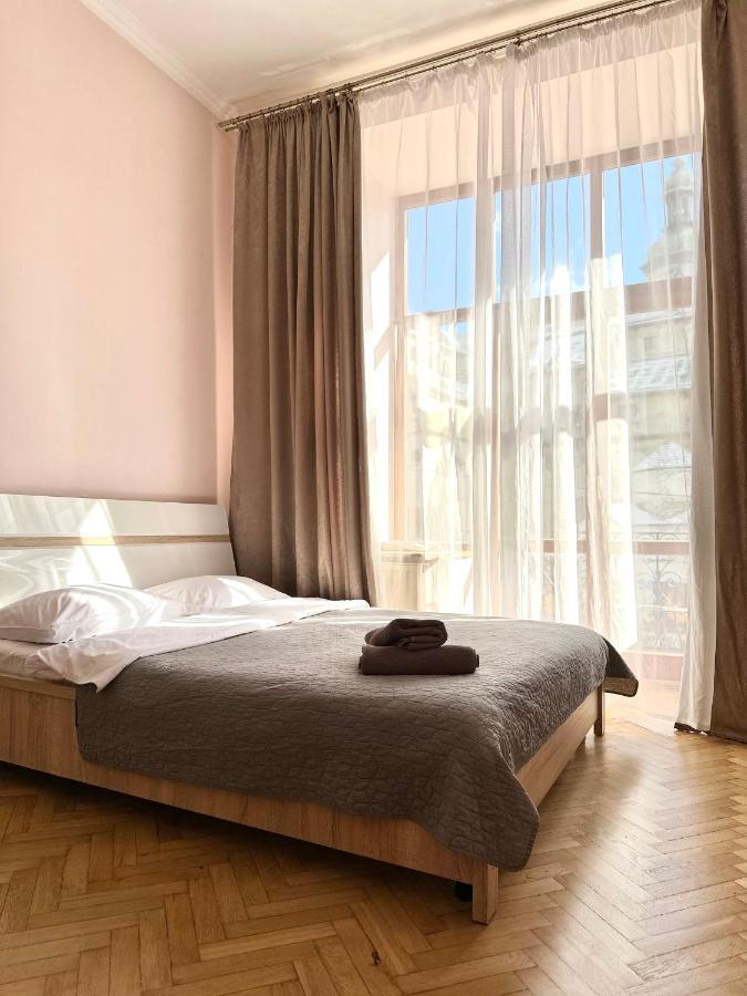 Romantic Apartments - Оn Valova Street Lviv Eksteriør billede