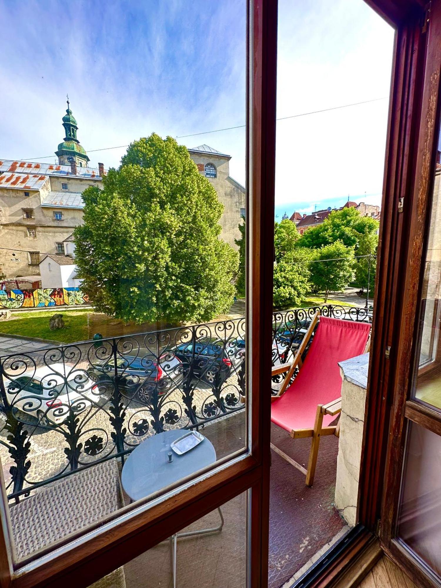 Romantic Apartments - Оn Valova Street Lviv Eksteriør billede