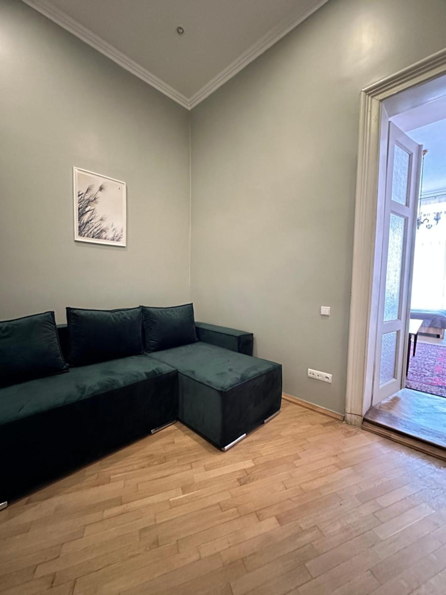 Romantic Apartments - Оn Valova Street Lviv Eksteriør billede
