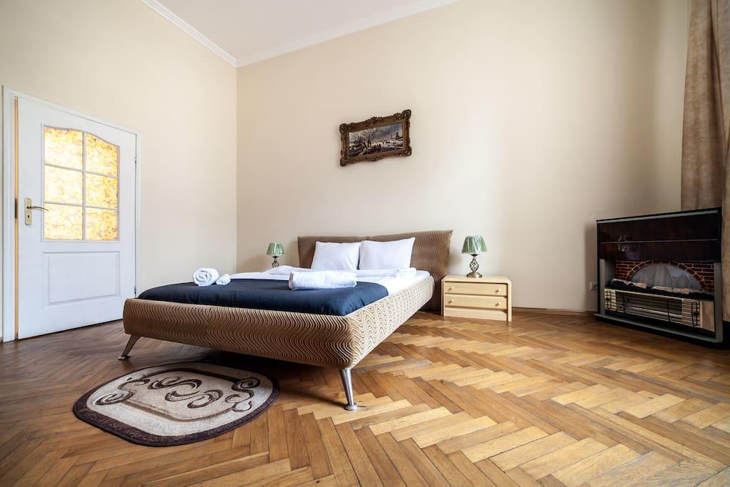 Romantic Apartments - Оn Valova Street Lviv Eksteriør billede