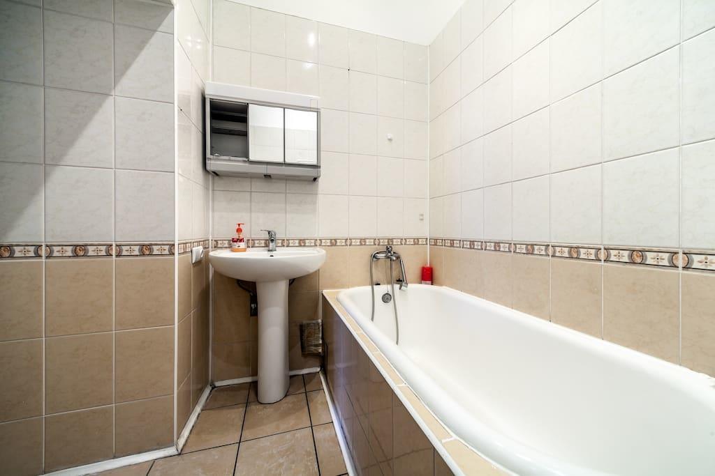 Romantic Apartments - Оn Valova Street Lviv Eksteriør billede